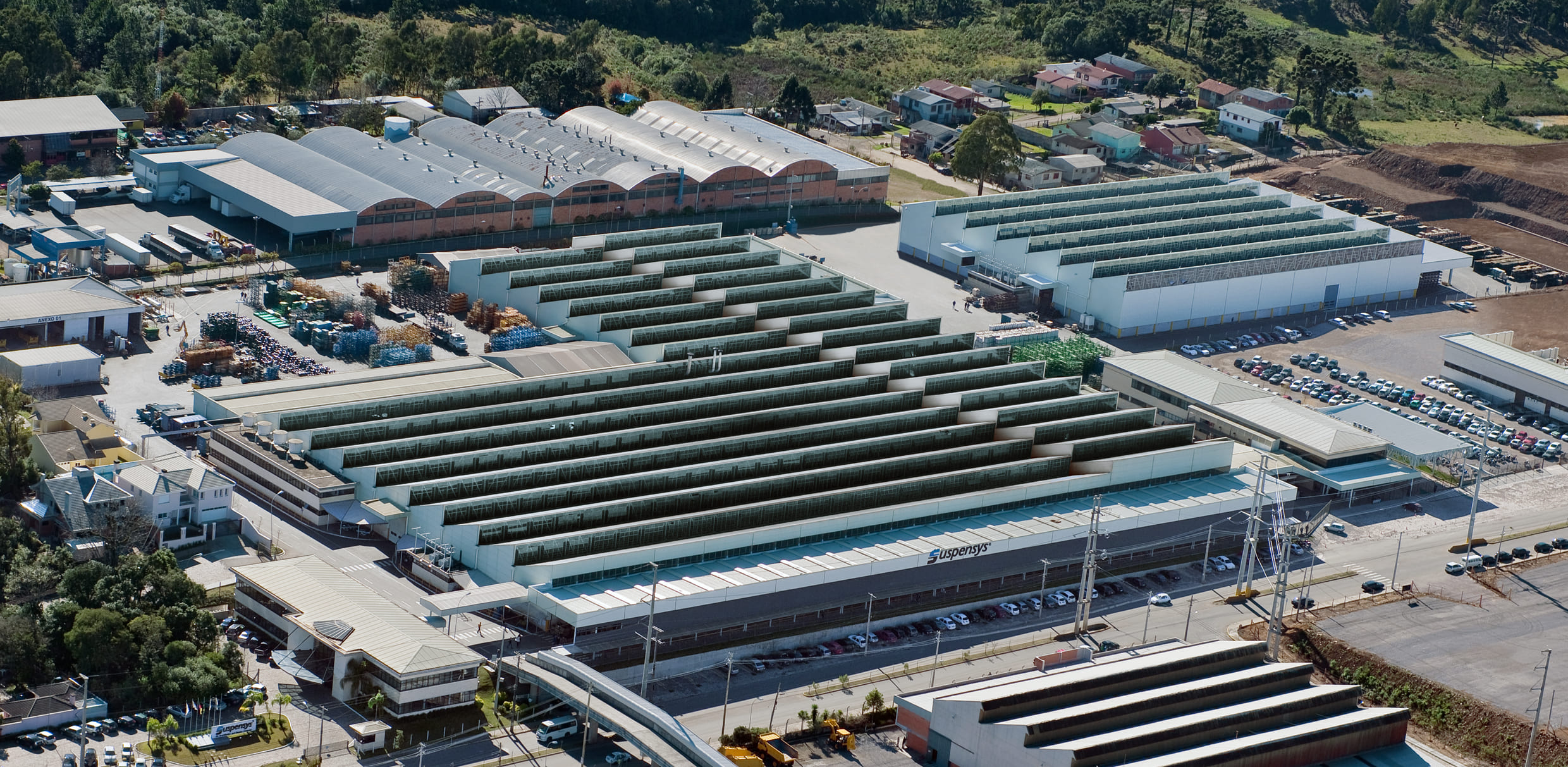 DB & Suspensys: A revolução da IA no Chão de Fábrica com Llia